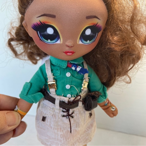 Na Na Na Surprise Teens 11" Doll Amelia Outback Camper Soft Posable Figure - Picture 2 of 7